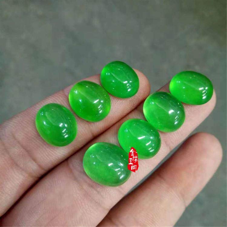 厂价供应玉器蛋面 满绿翡翠蛋面 冰透阳绿翡翠戒面