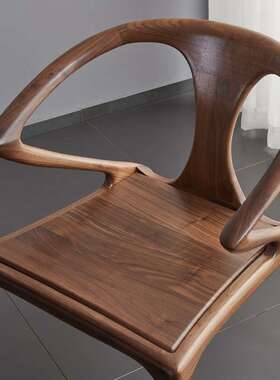 北美黑胡桃木餐椅原木意式轻奢风带扶手书椅餐厅全实木个性创意椅