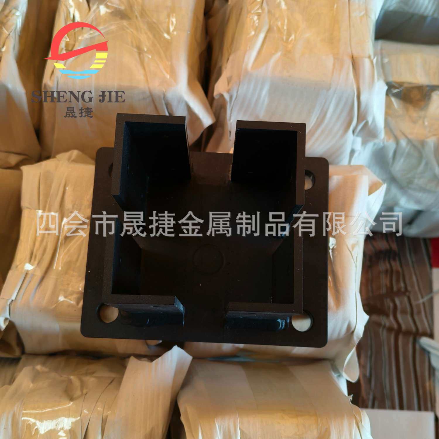 稳固耐用喷涂黑色钢铁围栏立柱支撑底座全套护栏铝合金型材配件