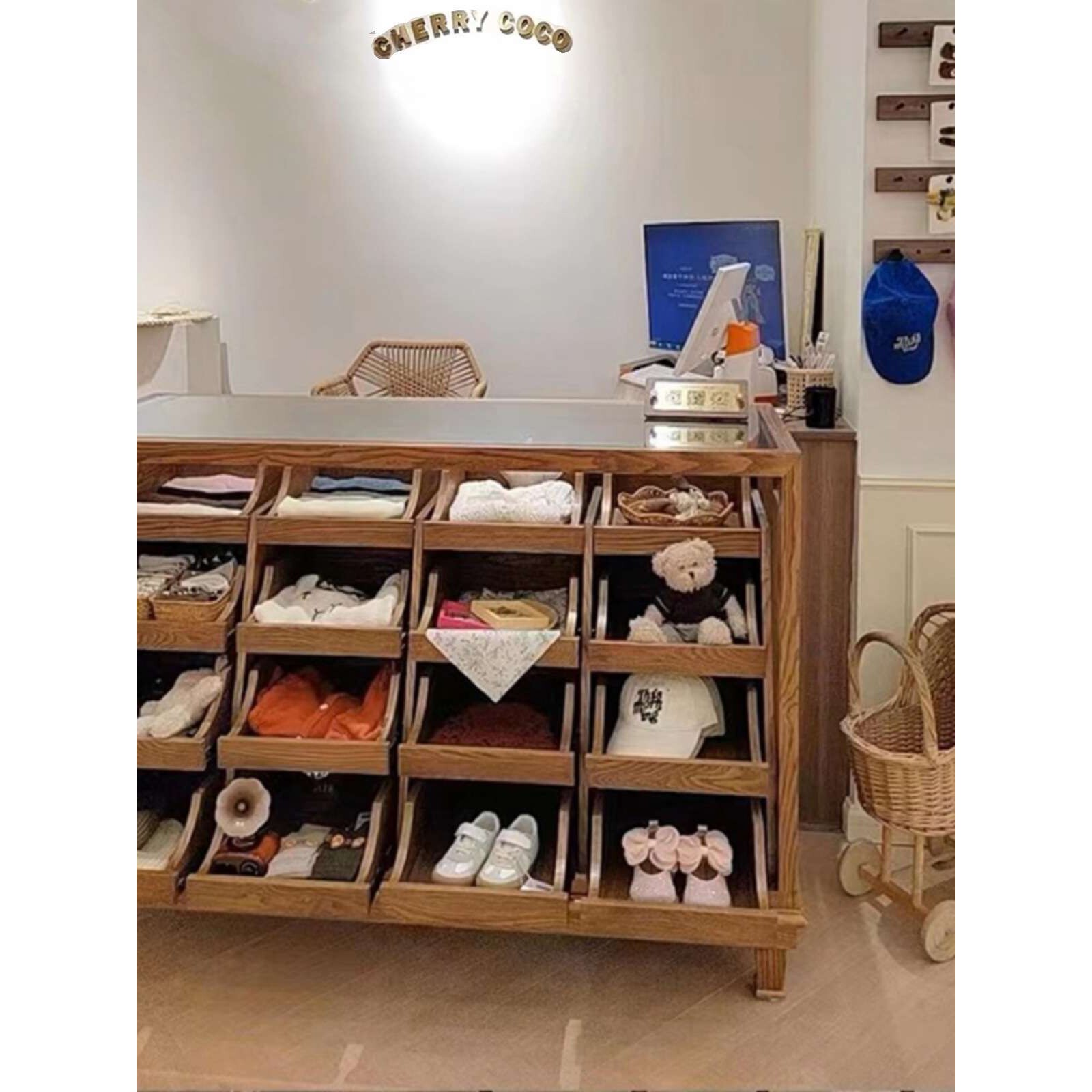鸿昌复古边柜层柜透明玻璃服装中岛柜子中古展示柜服装店道具展柜