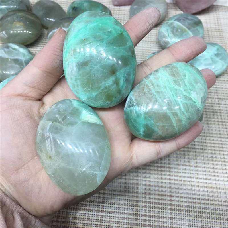 厂家 天然绿月光把玩石原石打磨手部按摩石跨境直播摆件500g