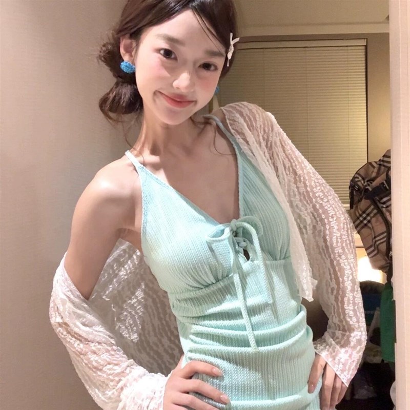 【薄荷糖】新款连体泳衣女遮肚显瘦保守长袖蕾丝海边温泉度假泳衣