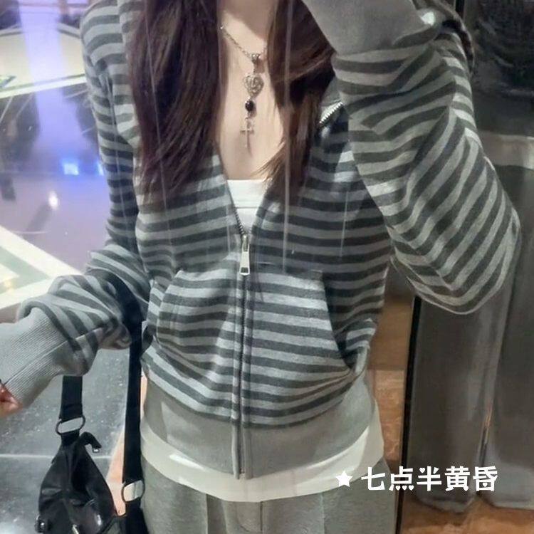 韩系条纹收腰连帽卫衣外套女秋季2026新款设计感修身拉链开衫上衣