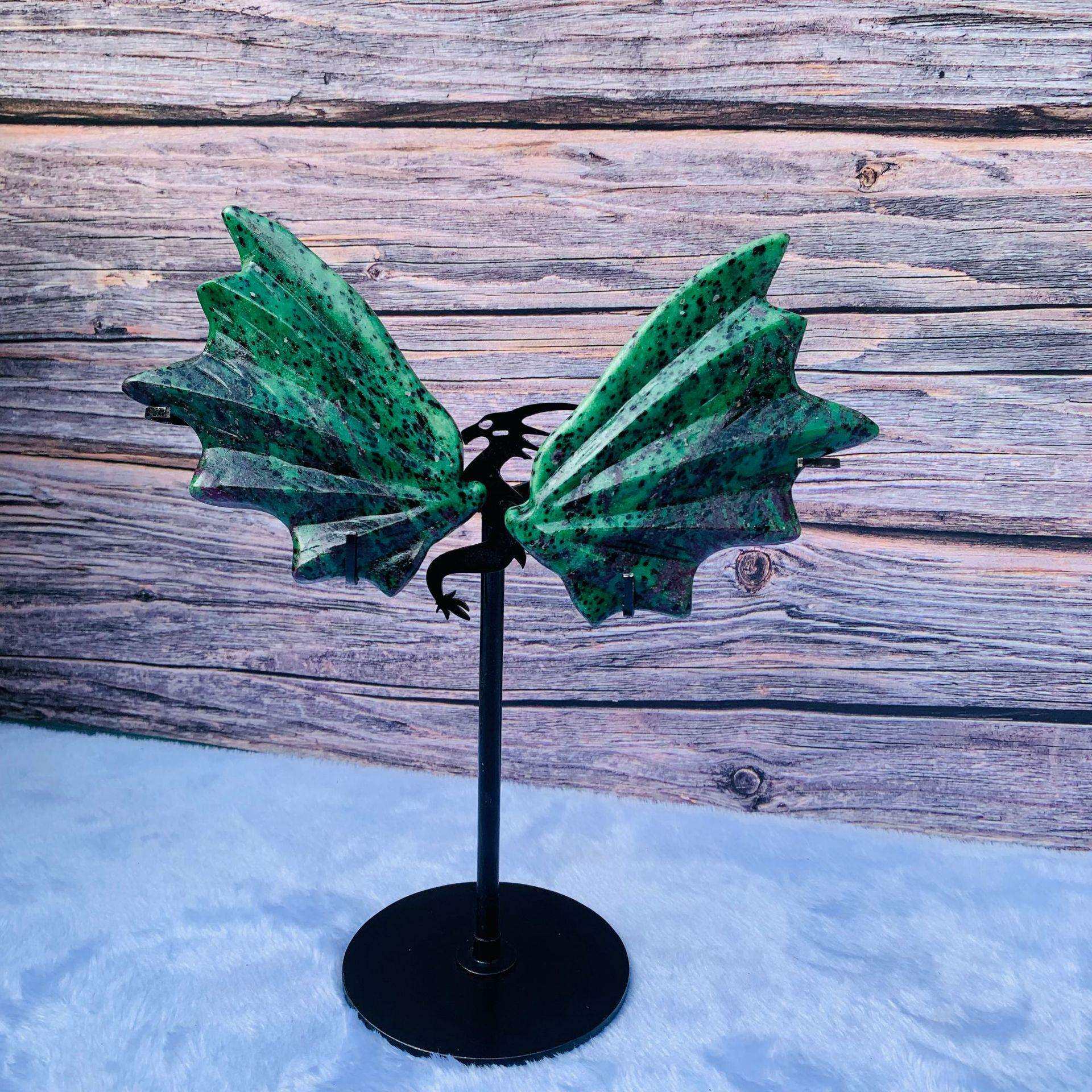 源头厂家直供天然水晶红绿宝龙翅膀桌面装饰办公水晶摆件