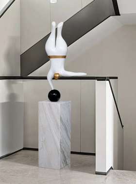 倒立人物雕塑摆件现代简约售楼处样板房装修白色装饰品大理石软装