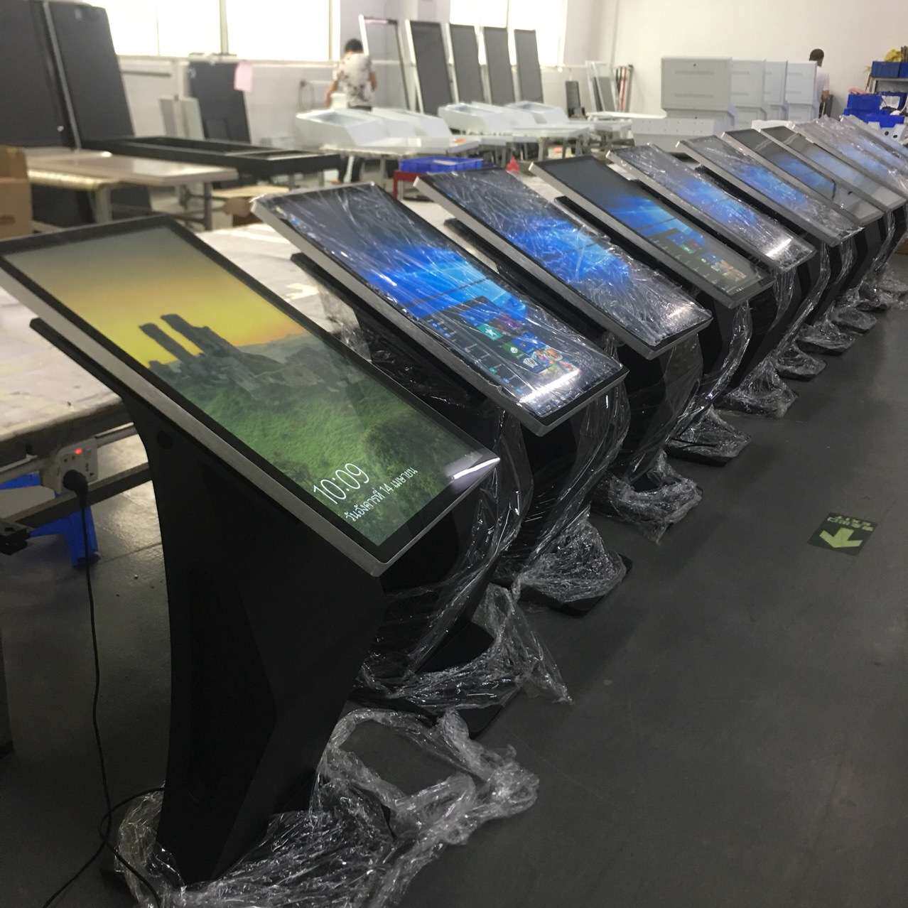 万马32寸卧式触摸一体机 竖挂电容屏 全黑色 window10英文专业版
