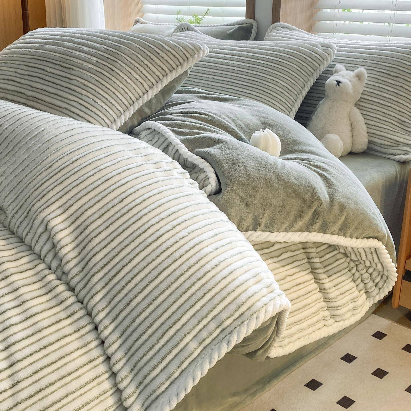 2025新款阳离子抽条四件套家用学生被子被单枕套套件四件套