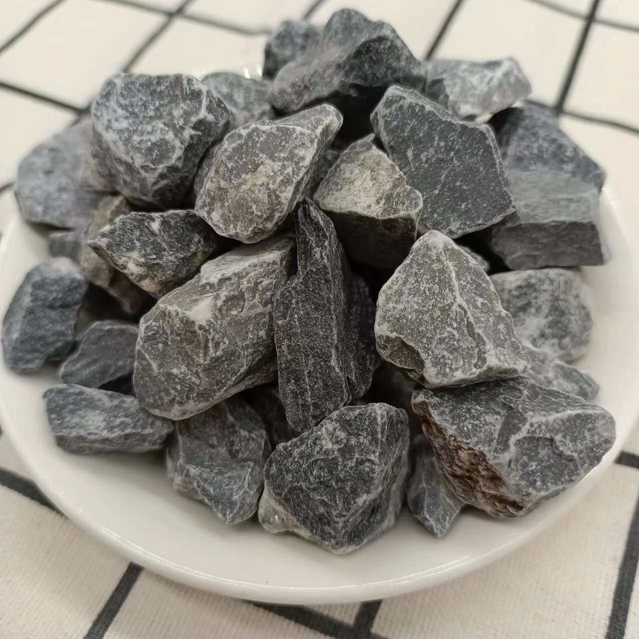 工业浅灰碎石工程建筑水磨石枯山水造景装饰石子植物垫底青灰碎石