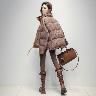 时尚格纹立领羽绒服女2025冬季新款复古文艺风高级感保暖短款外套