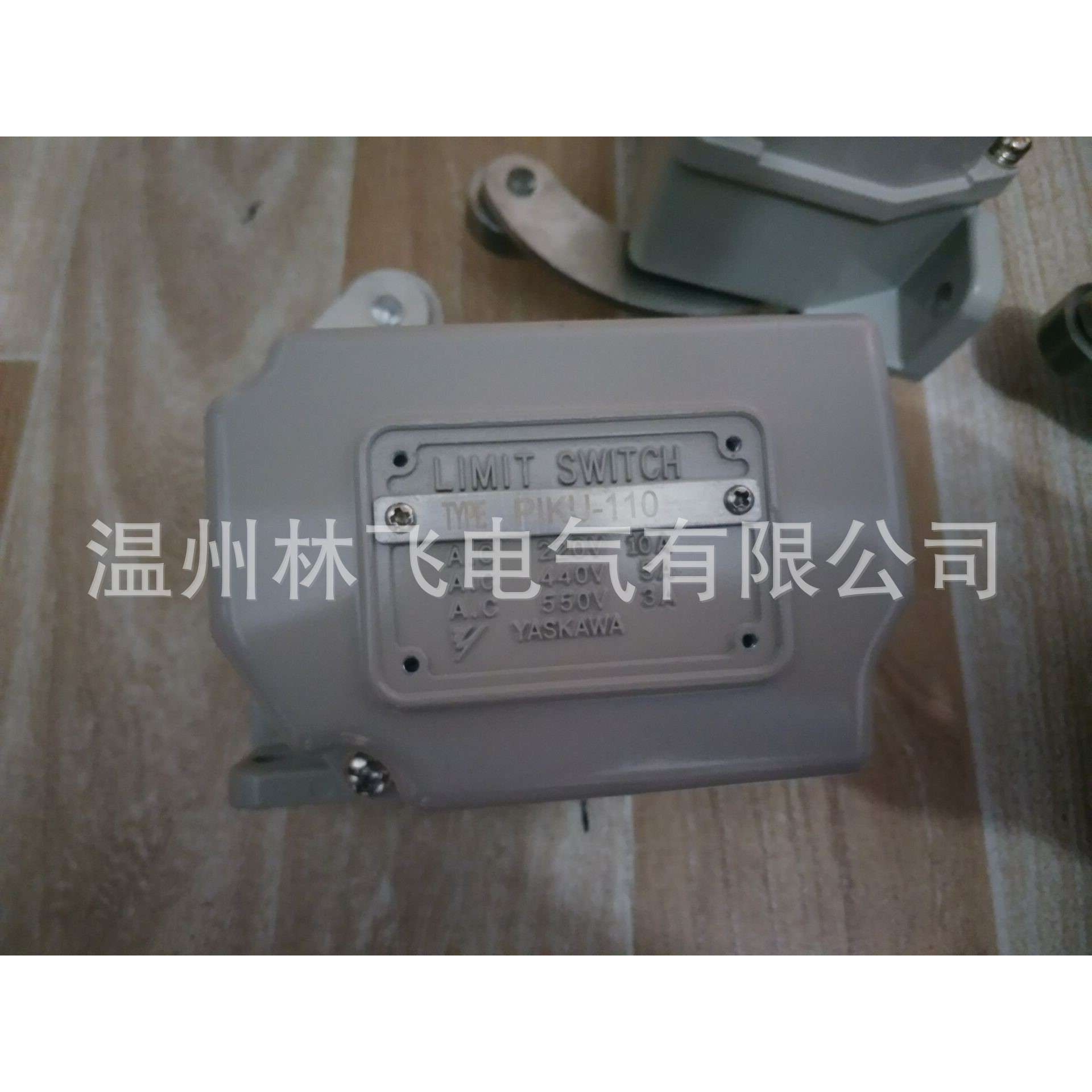 现货销售 PIKU-110R25A 行程开关 机械限位开关
