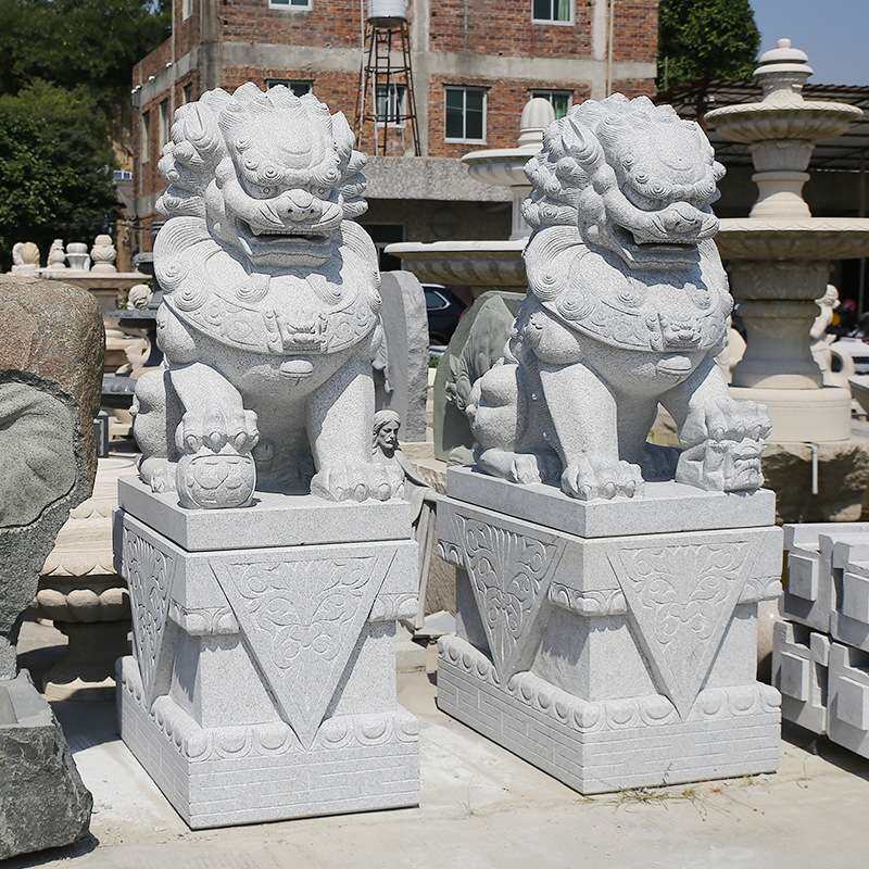 现货供应石雕狮子 别墅庭院大门摆件 青石欧式狮规格齐全动物摆件