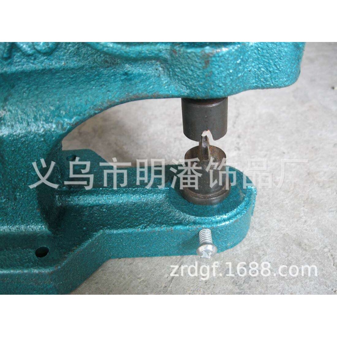 工厂销售单人打扣机夹扣工具压扣机 打扣机器钉扣机器