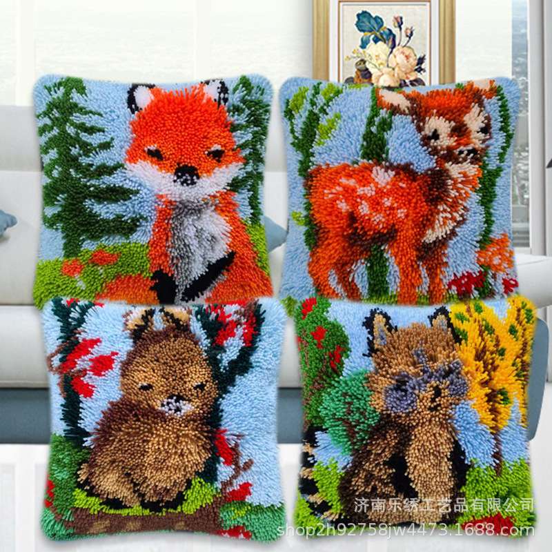 厂家段段绣抱枕刺绣靠枕沙发靠垫车用靠背动物网粗线中国风绣萌趣