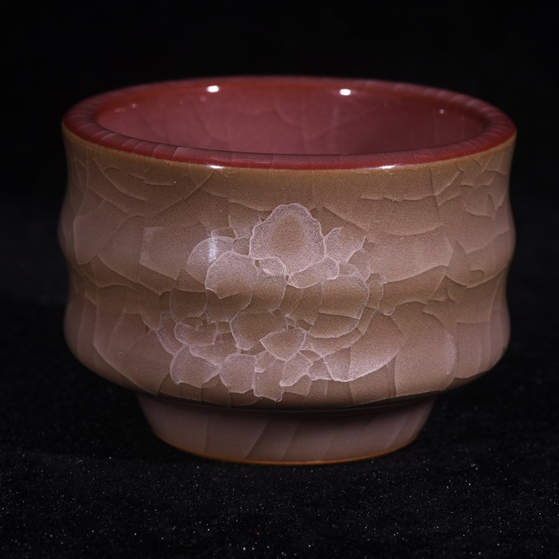 晋唐古越窑胭脂红釉窑变冰片三花聚顶白牡丹纹V竹节酒杯茶杯