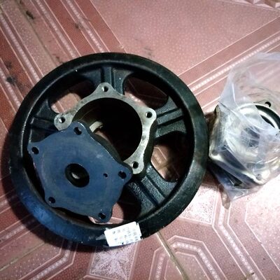 5孔导向轮轴承盖油封座中联谷王收割机底盘配件新款履带原厂配件