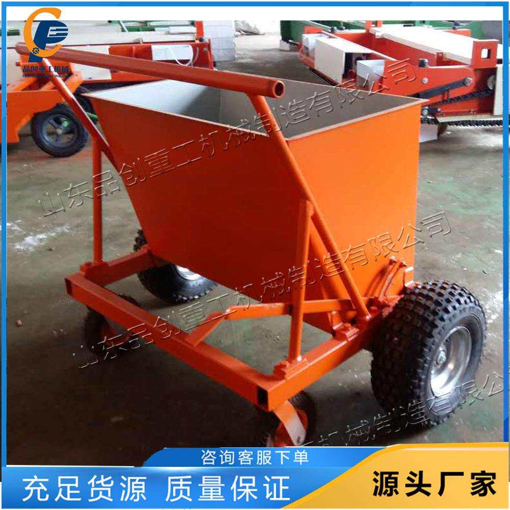 小型手推式充砂机 运动场地草坪冲砂梳草机 圆筒形毛刷滚动梳草机