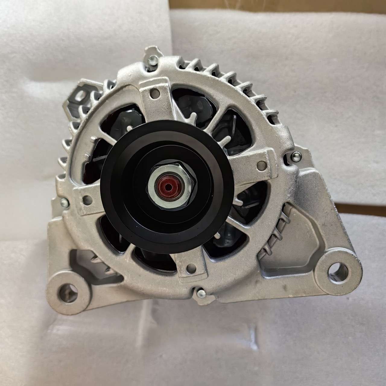 适用现代辉翼H-1 37300-2C300 G4KG发动机 14伏110安 2010-2015年