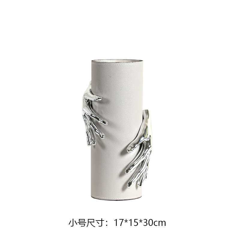 现代简约轻奢高档拥抱花瓶手势手掌皮革花瓶摆件样板间方客厅桌面