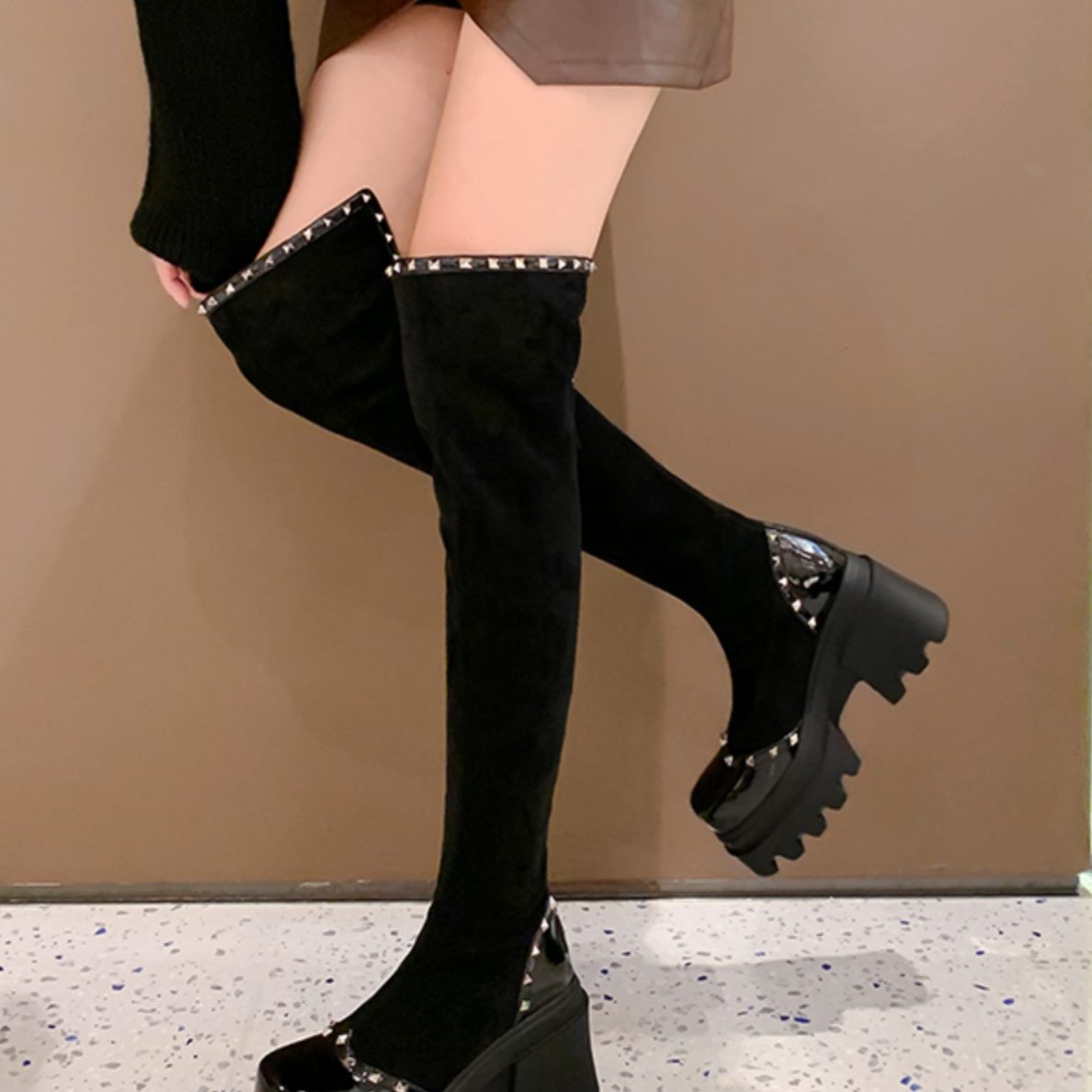 长筒靴女黑色秋冬过膝时尚瘦瘦靴女百搭高筒铆钉弹力厚底设计感靴