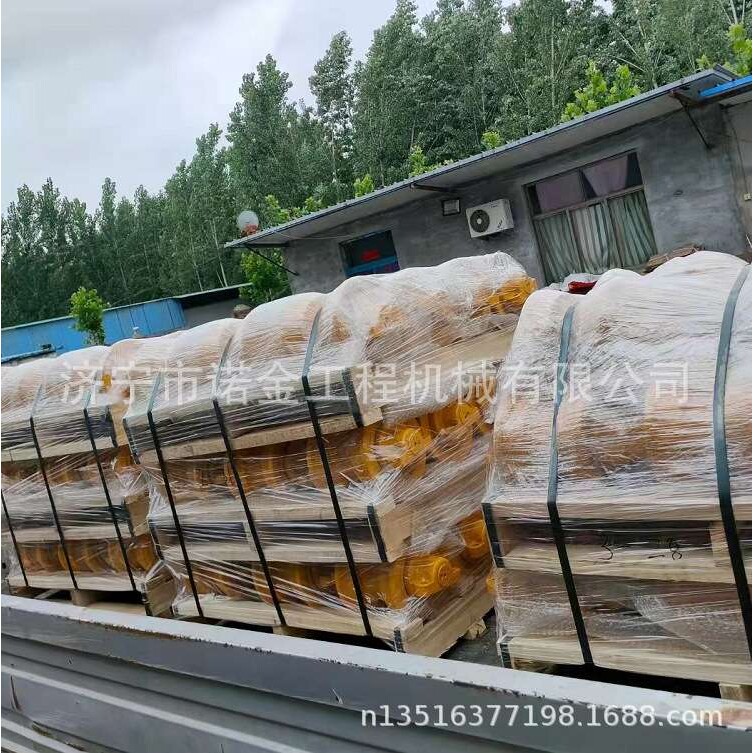 挖掘机底盘件DX340链条履带总成支重轮配件