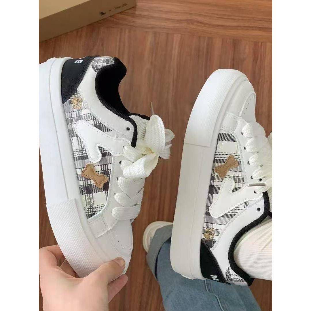 秋季萌系小众百搭小白鞋子女平底2025新款爆款初中生休闲运动板鞋