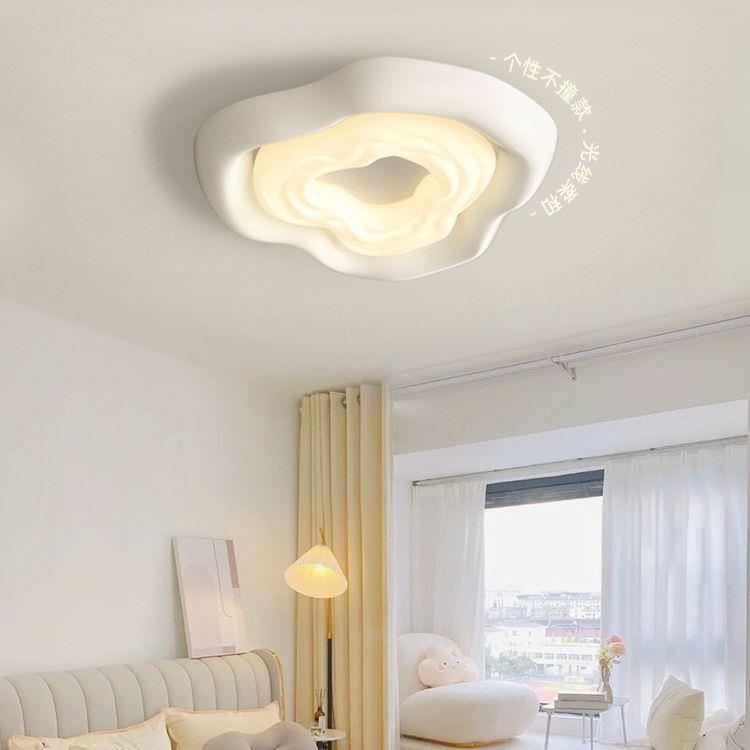 卧室吸顶灯轻奢创意极简家用餐厅灯新款2025现代简约中山LED灯具