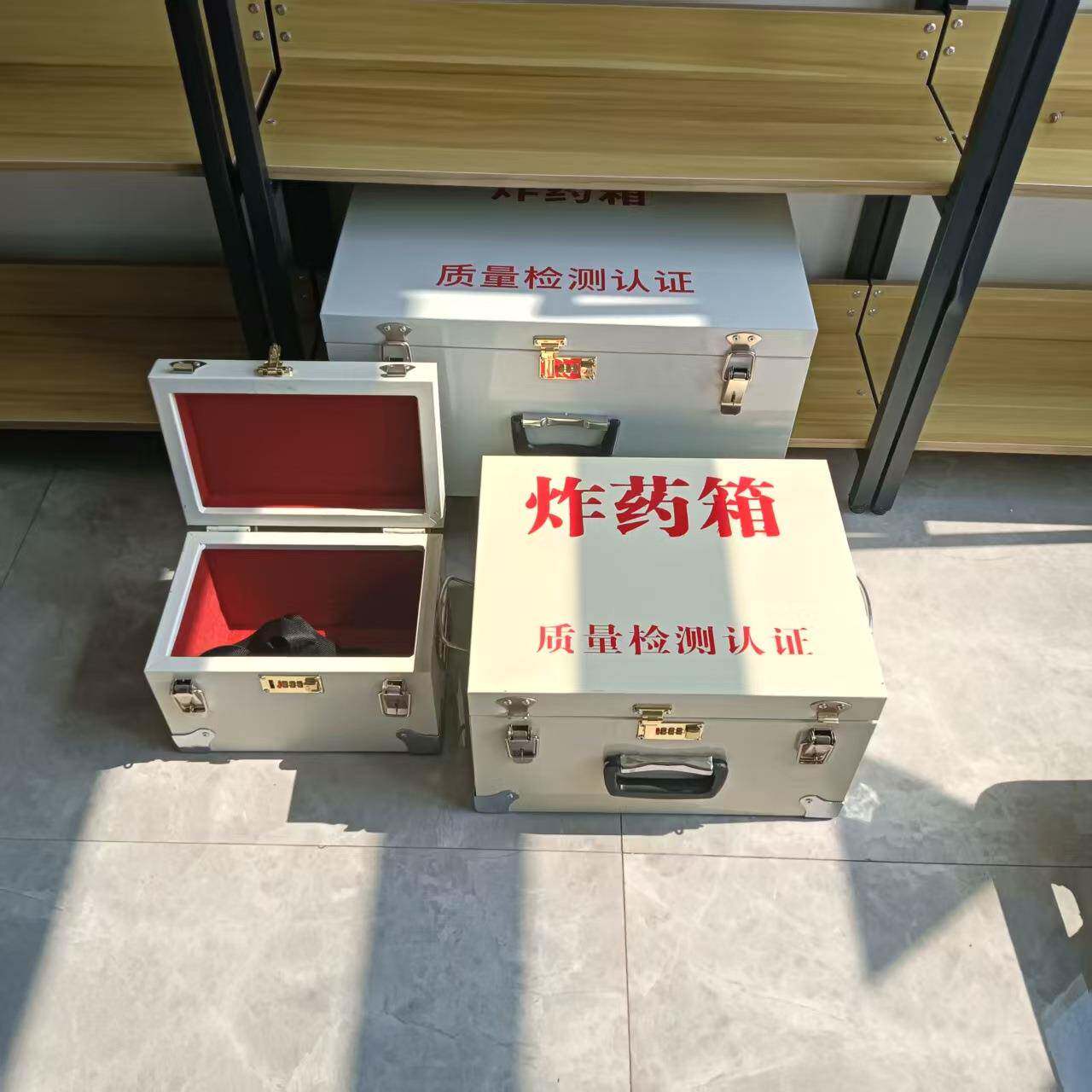 移动式爆炸危险品存放箱 300*200*200 湖南便携式危险品手提箱
