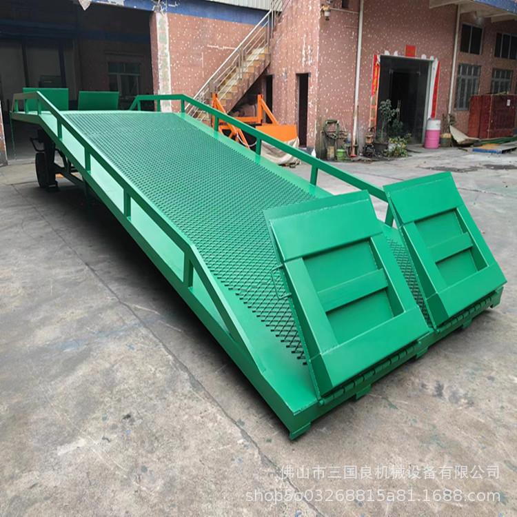 叉车卸货电动液压移动登车桥移动登车桥物流仓储集装箱叉车