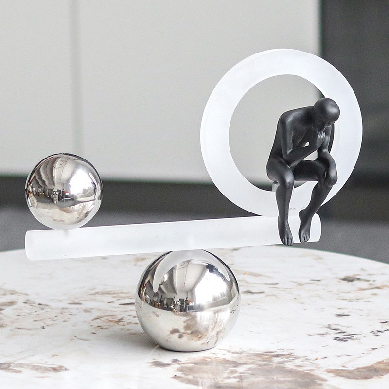 现代艺术轻奢水晶平衡板思考者y抽象人物摆件样板间客厅博古架饰