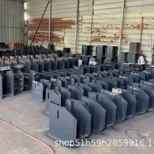 现货供应龙工LG挖掘机6490 6065 6550 6285引导轮前叉 护链器 架
