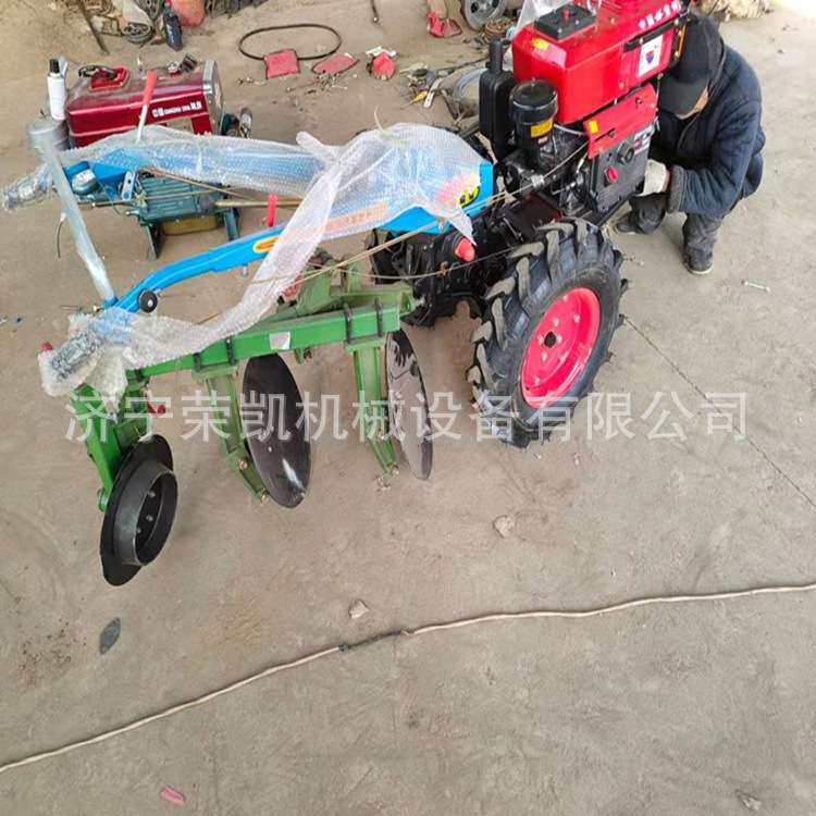 水旱两用手扶旋耕机 轻便款手扶犁地机柴油18马力手扶犁地翻土机