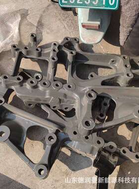 汕德卡712W41300-5001保险杠托架前翻转机构龙门架总成