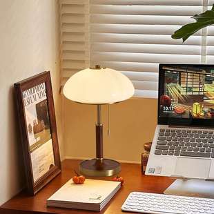 法式中古风卧室床头台灯2025新款办公书桌台灯复古轻奢书房装饰灯