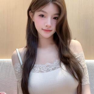 纯欲风性感蕾丝拼接一字肩短袖t恤女米杏色修身显瘦辣妹露肩上衣
