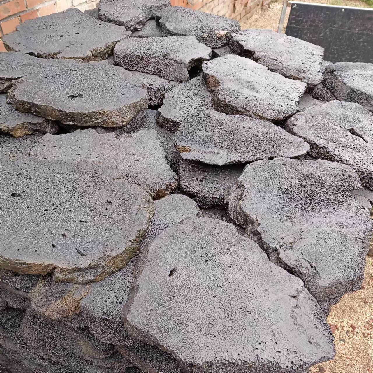 厂家供应 黑红火山石板工程地铺砖 庭院铺装 别墅装饰多孔火山石