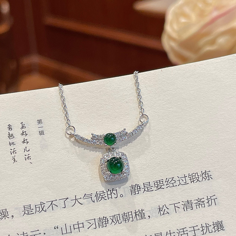 琳琯瑛S925银镶翡翠蛋面项链