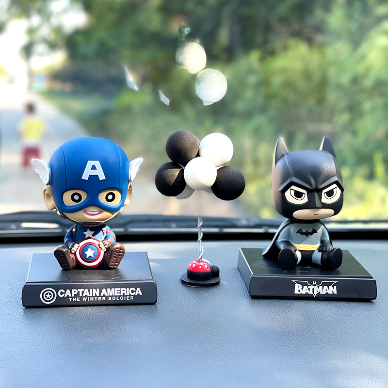 汽车摆件蝙蝠侠创意摇头网红公仔美国队J长高档车内装饰卡通个性