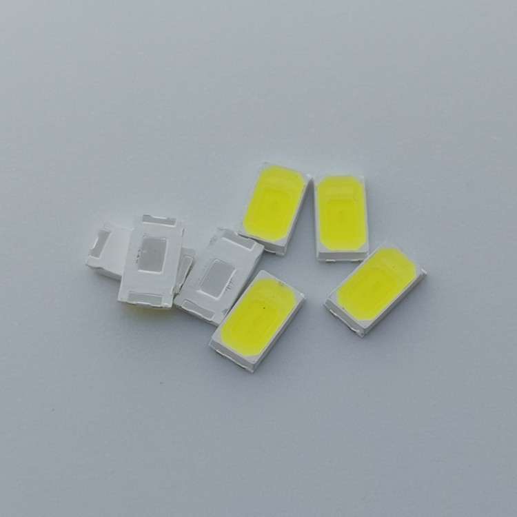现货LED灯珠白光发光二极管 5730灯珠贴片60-65LM 厂家大量供应