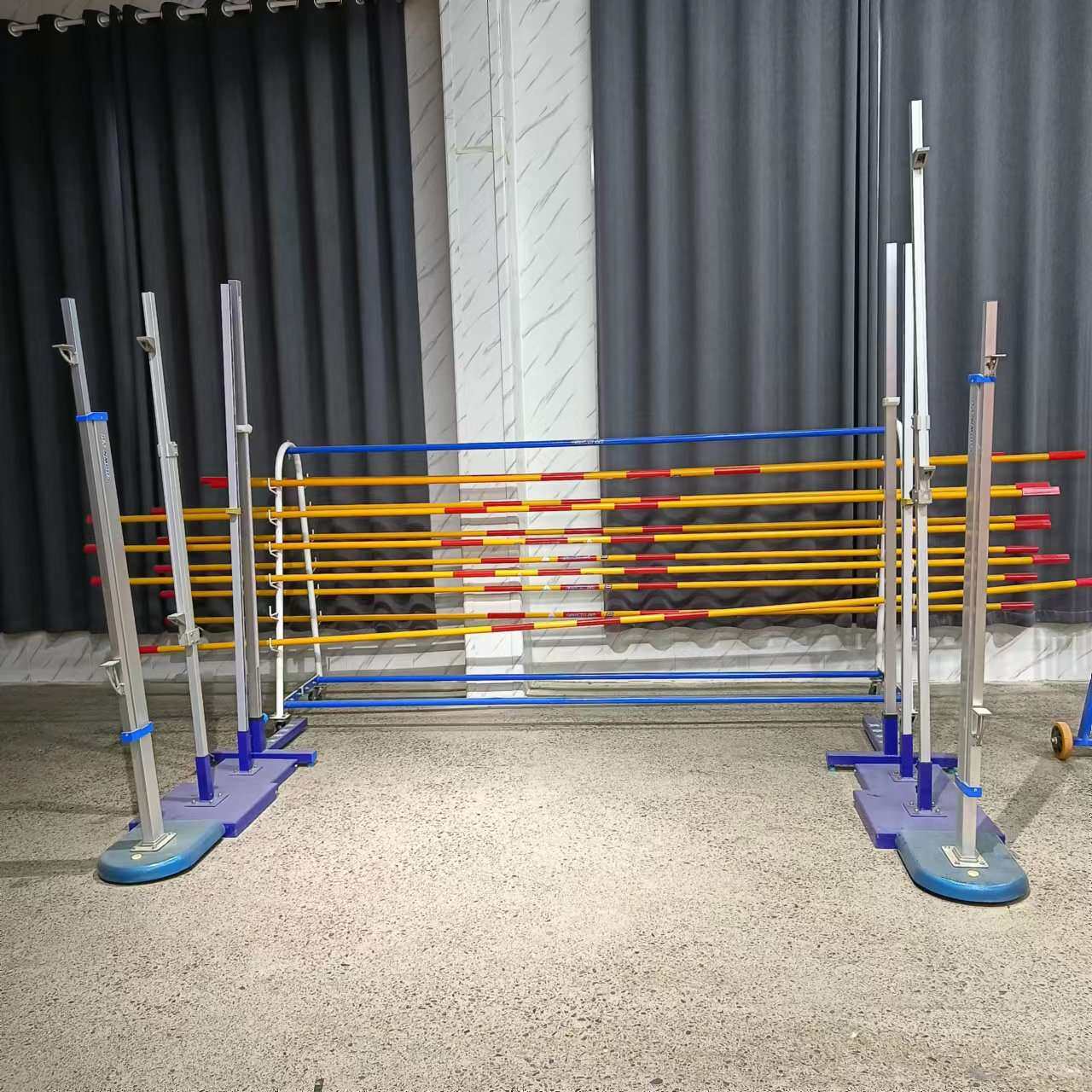 铸铁底座比赛跳高架 铝合金材质 可升降可移动田经器材
