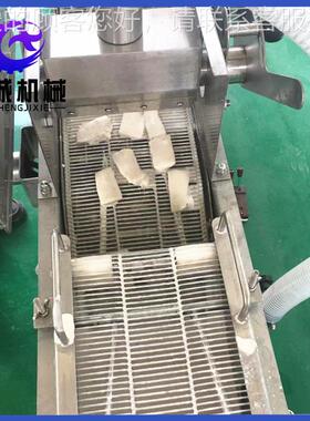 鸡诚肉备洋葱圈上糠xc-600裹糠机希鸡柳裹糠机设上 洋葱圈面包糠