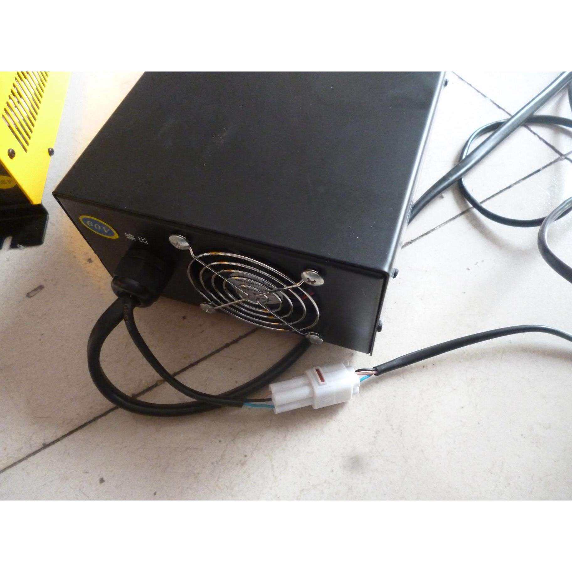 多段智能72V25A电动轿车充电机72V30A免维护充电器175插头