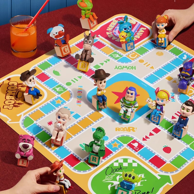 名创优品玩具总动员飞行棋盲盒