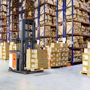 三向窄巷道电动堆垛叉车1.6吨升高3-15米 龙工高位仓储车市场大