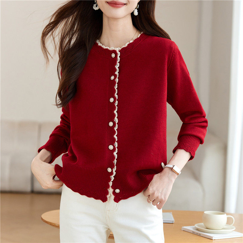 氛围感复古红色毛衣女秋冬2025年新款高级感圆领长袖蕾丝针织开衫