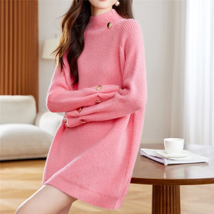 配大衣粉色针织连衣裙秋冬装宽松中长款打底衫洋气内搭钉扣毛衣裙