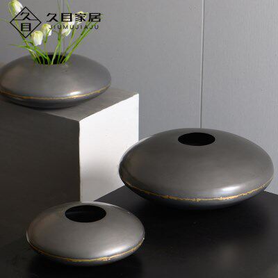 现代轻奢灰色铁艺扁圆形金属花器样板间客厅电视柜装饰品摆件花插