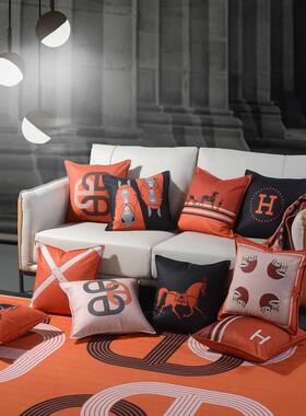 轻奢时尚橙色软装方抱枕 高档丽丝绒单面印花H骏马沙发靠垫腰枕