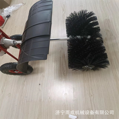 手推式梳草冲砂机足球场用汽油刷草机人造草坪梳草机