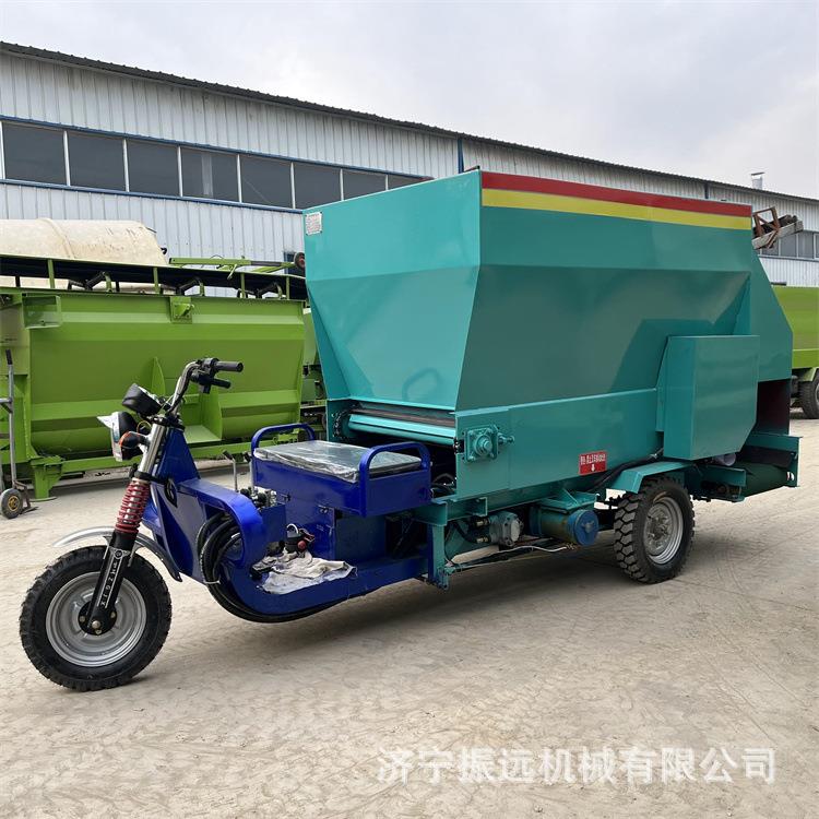 大型全自动自走式电动喂料车草料饲料投料车双侧出料的撒料车