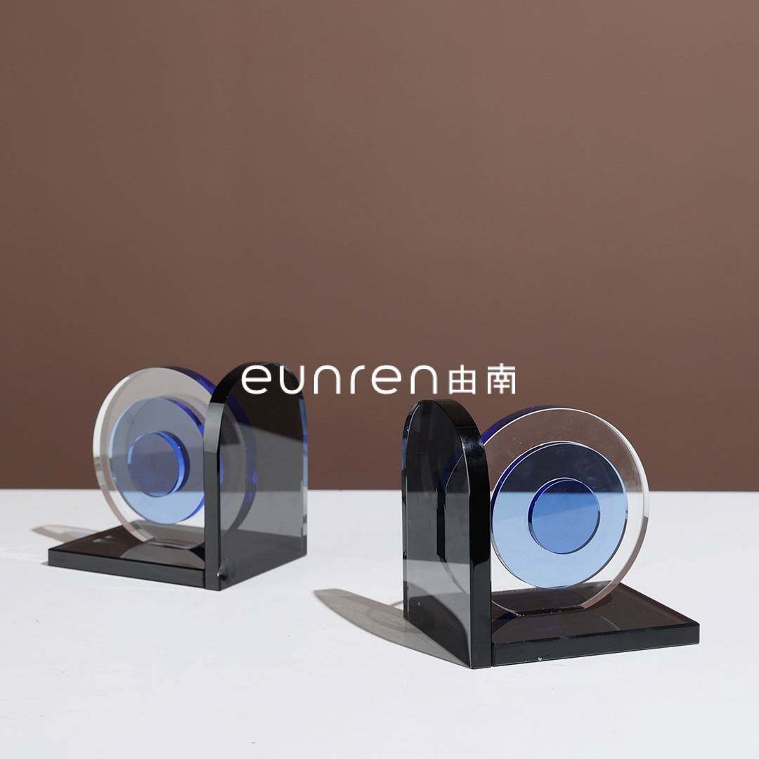 现代极简创意蓝眼睛创意书挡书靠摆件书房样板间办公室桌面装饰品